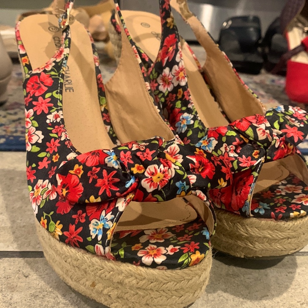 Size 10 floral wedges
